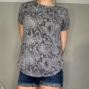 Snake skin basic tee